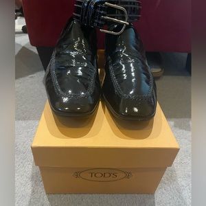 Patent leather loafer with comfy rubber sole! Size 11